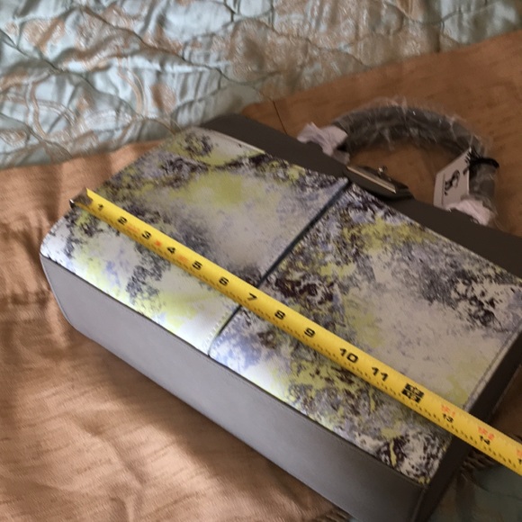 Snob Essentials Handbag - Picture 4 of 8